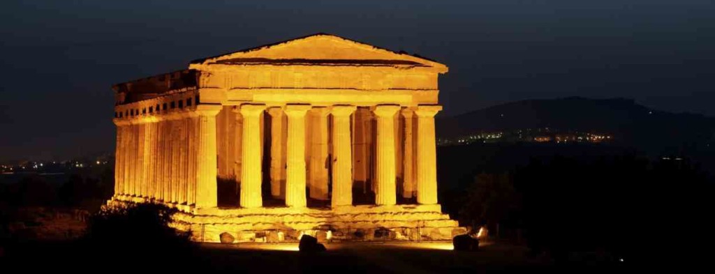 Agrigento_Temple_of_Concord_Night