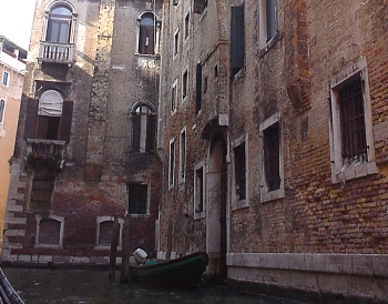 Lower Left: The architecture of the city and the interesting juxtaposition of opulence and decay give the city an unmistakable charm that has been renowned throughout history.