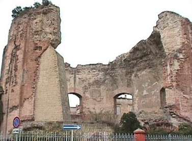 The temple of Venere (Venus). This structure is actually located outside of the Archeological Park and cannot be entered on foot. It is located on the main street that runs through Baia just beyond the bounds of the Archeological Park. It was once topped by a magnificent dome some 70 feet in diameter.