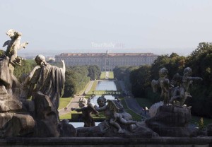 naples-Caserta-Palace-touritaly-home-featured-sidebyside